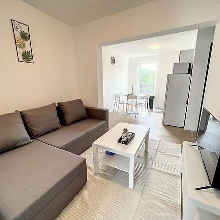 Station 173 C Bruxelles-Charleroi-Airport Apartment Екстериор снимка