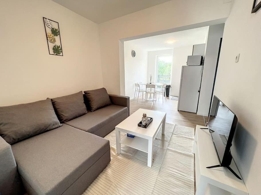 Station 173 C Bruxelles-Charleroi-Airport Apartment Екстериор снимка